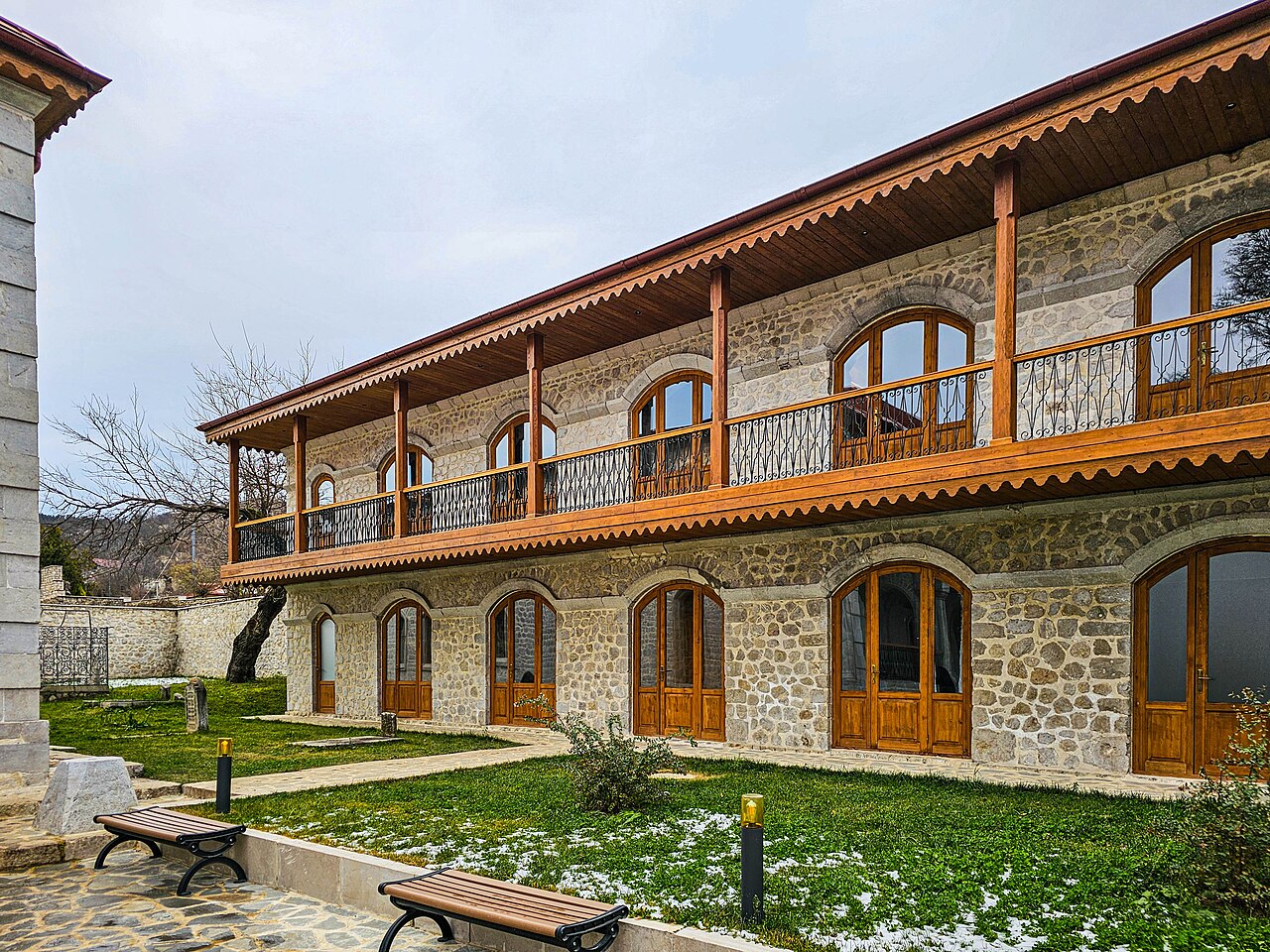 Yuxarı məscid mədrəsəsi